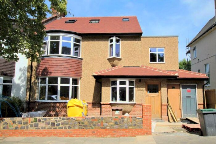 2 Bedroom Flat To Rent In Muswell Avenue, London, N10