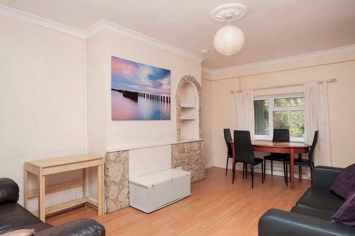 5 Bedroom Semi-Detached House To Rent In Southall Avenue, Brighton, BN2