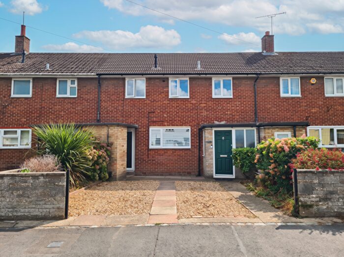 3 Bedroom Terraced House For Sale In Kendal Avenue, Millbrook, Southampton, SO16