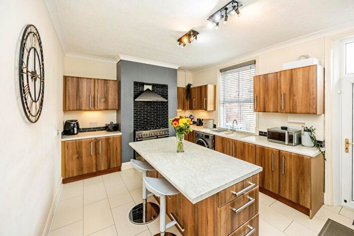2 Bedroom Terraced House For Sale In Oak Road, Huddersfield, HD2