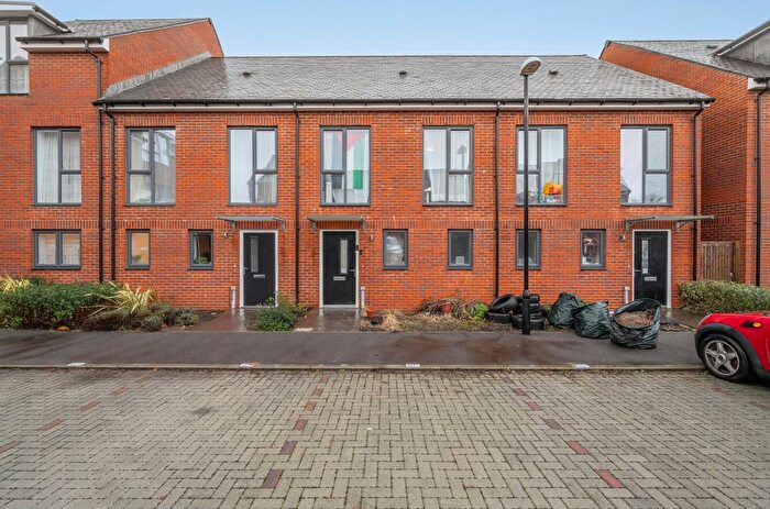 3 Bedroom Terraced House For Sale In Pinewood Way, Chichester, PO19