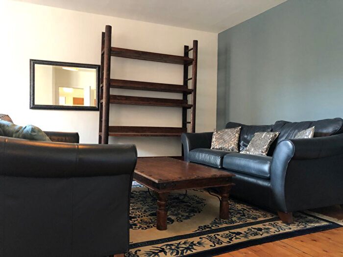 2 Bedroom Flat To Rent In (Flat Peter Street, Dundee, DD1