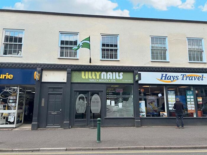 2 Bedroom Flat To Rent In Bampton Street, Tiverton, EX16