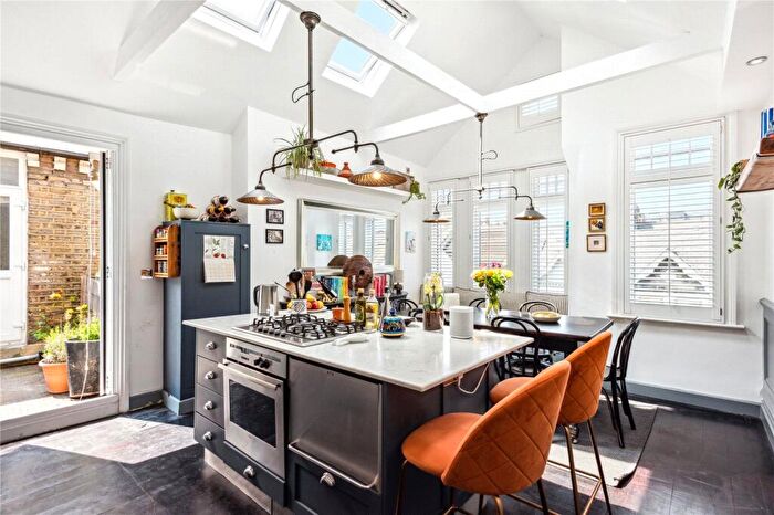 2 Bedroom Apartment For Sale In Thirsk Road, London, SW11