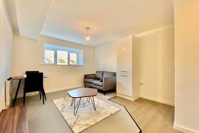 1 Bedroom Flat To Rent In Viaduct Road, Leeds, West Yorkshire, LS4