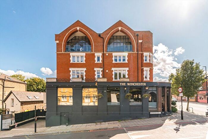 2 Bedroom Flat For Sale In Archway Road, Highgate, N6