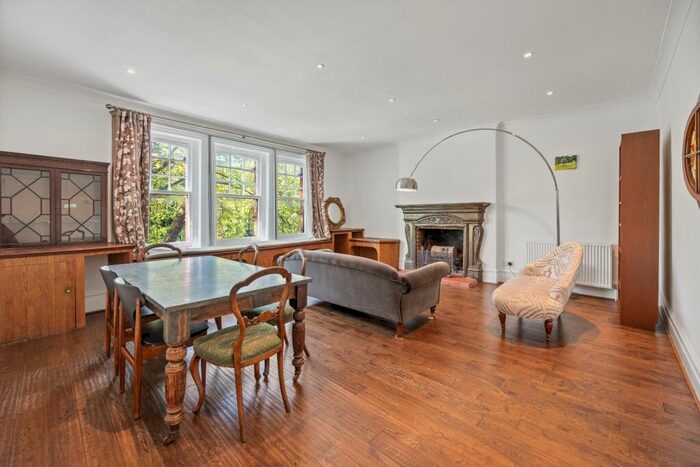 2 Bedroom Apartment To Rent In Rosslyn Hill, Hampstead, NW3