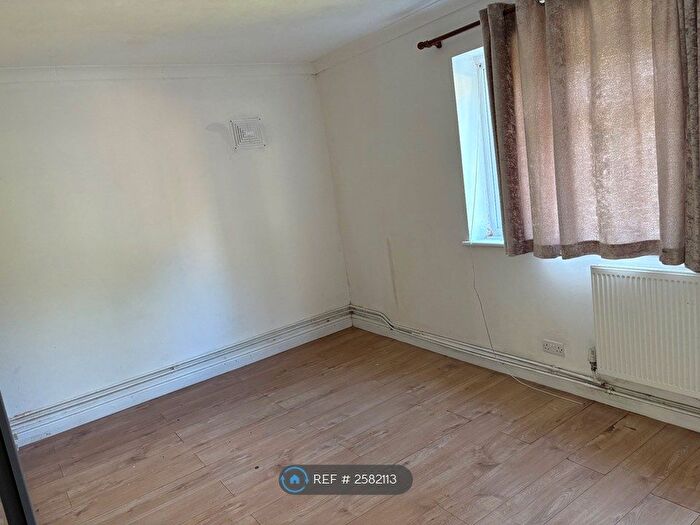 2 Bedroom Flat To Rent In Wentway Court, London, W13