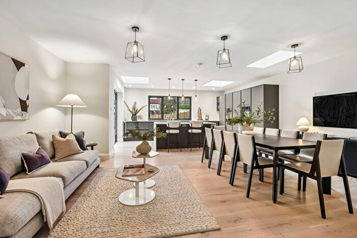 5 Bedroom Detached House For Sale In Sunnydene Avenue, Ruislip, HA4