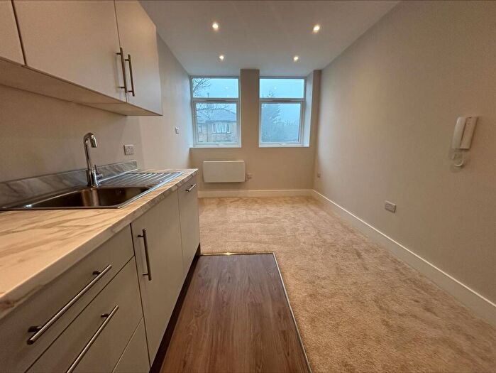 1 Bedroom Apartment To Rent In Spring Hall Lane, Halifax, HX1