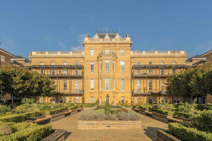 3 Bedroom Flat To Rent In Chambers Park Hill, London, SW20