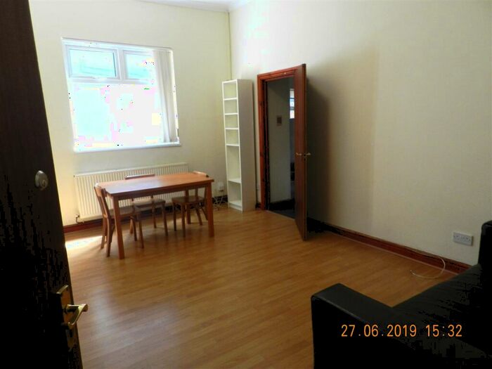 1 Bedroom Apartment To Rent In Richmond Crescent, Roath, CF24