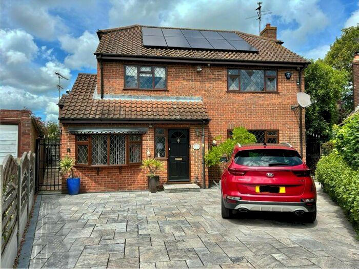 4 Bedroom Detached House To Rent In Englefield Close, Hockley, Essex, SS5