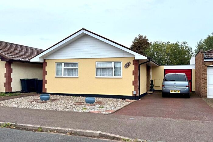 3 Bedroom Detached Bungalow For Sale In The Gardens, Stotfold, Hitchin, SG5