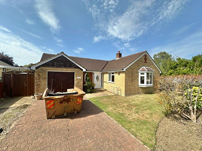 3 Bedroom Detached Bungalow For Sale In Beaconfield Road, Yeovil, Somerset, BA20