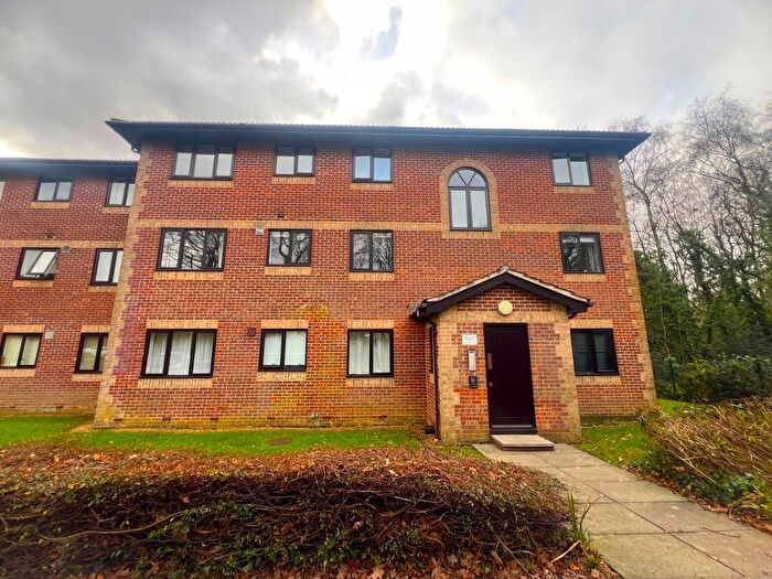 1 Bedroom Flat To Rent In Barrow Down Gardens, Netley Common, Southampton, Hampshire, SO19