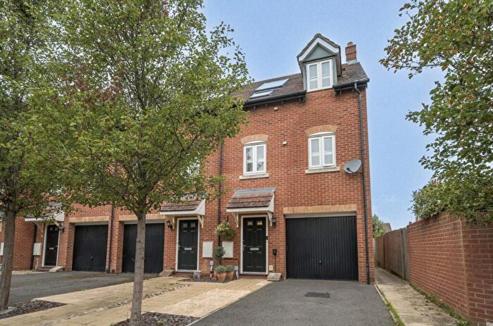 3 Bedroom House For Sale In Corbetts Way, Thame, OX9