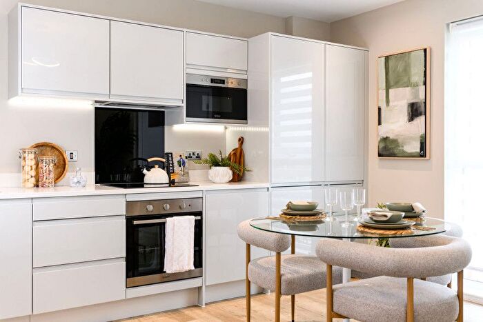 2 Bedroom Flat For Sale In Pier Way, London, SE28