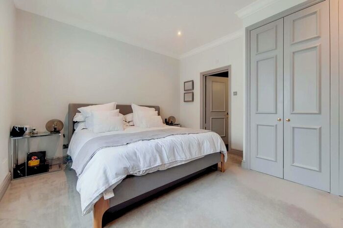2 Bedroom Flat To Rent In Harcourt Terrace, Chelsea, London, SW10