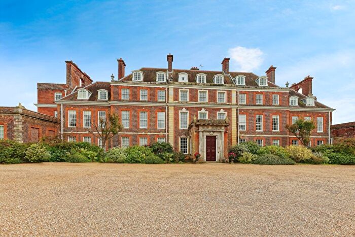 2 Bedroom Flat For Sale In Waldershare, Dover, Kent, CT15