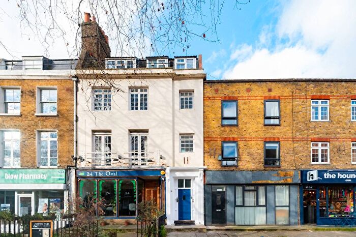 2 Bedroom Flat To Rent In Clapham Road, Kennington, London, SW9