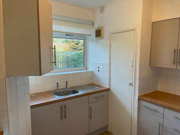 2 Bedroom Flat To Rent In Windsor Drive, Hertford SG14