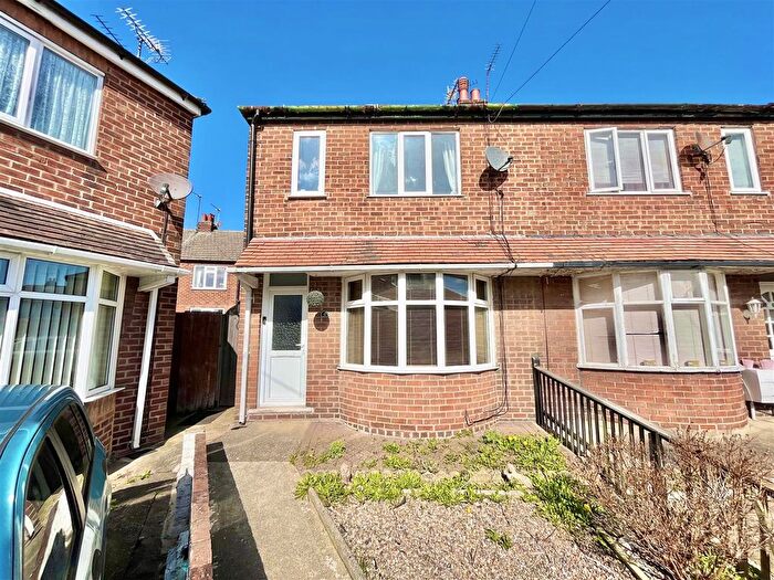 3 Bedroom Semi-Detached House To Rent In Bed Semi-Detached House, St Jude Grove, Bridlington, YO16