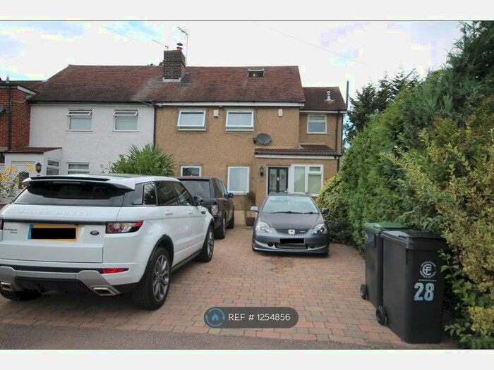 3 Bedroom End Of Terrace House To Rent In Denny Avenue, Essex EN9