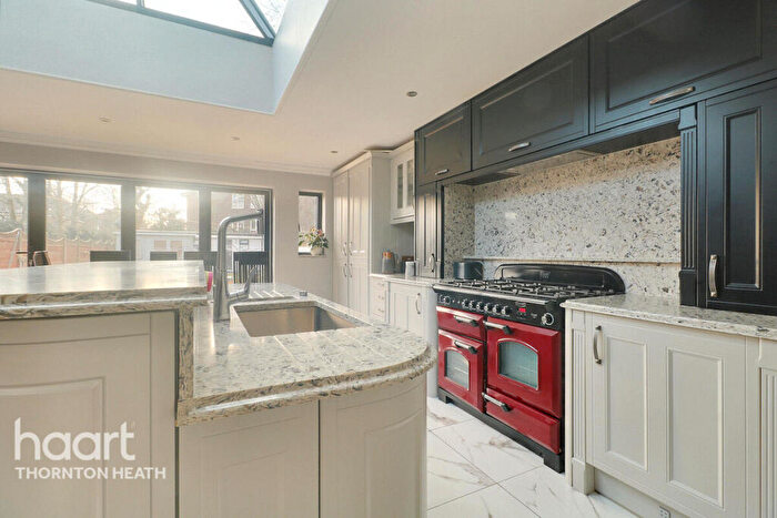 5 Bedroom Semi-Detached House For Sale In Dunheved Road South, Thornton Heath, CR7
