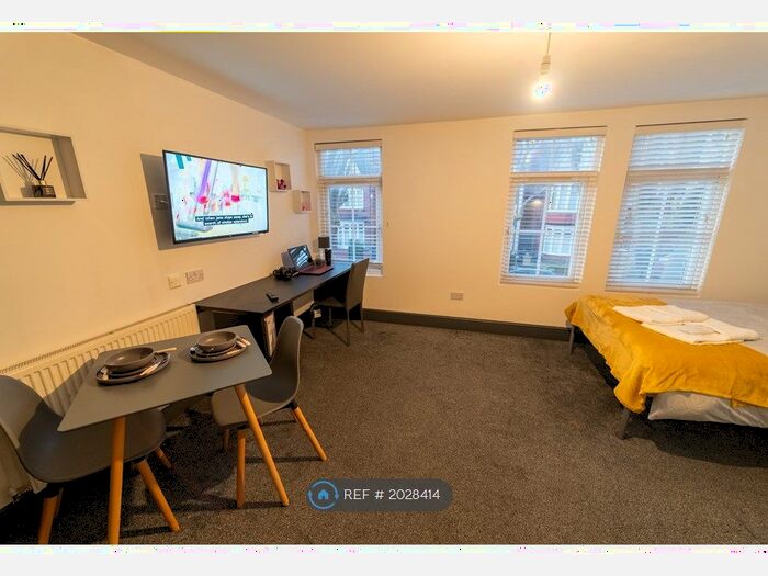 Studio To Rent In Hallewell Road, Birmingham, B16