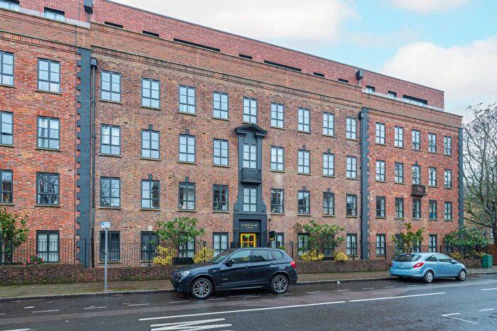 Studio To Rent In Loughborough Court, Brixton, London, SE24