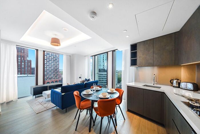 3 Bedroom Flat To Rent In Carnation Way, London, SW8