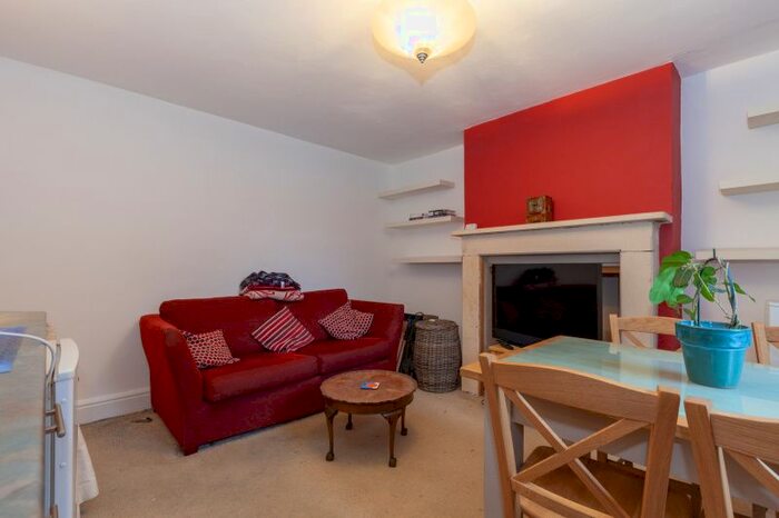 2 Bedroom Flat For Sale In Warnborough Road, Oxford, OX2