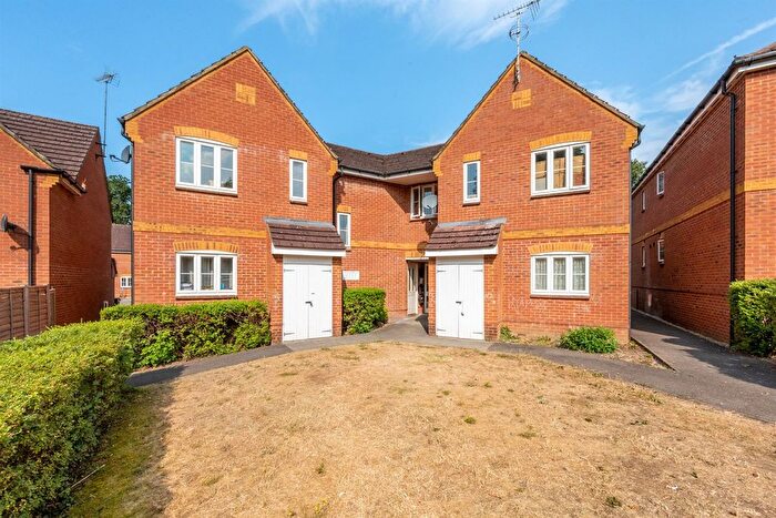 2 Bedroom Flat To Rent In Swallows Croft, Reading, RG1
