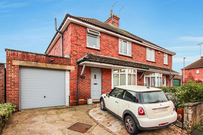 3 Bedroom Semi Detached House For Sale In Lyde Road, Yeovil, BA21