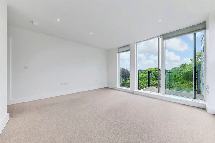 2 Bedroom Flat For Sale In Kingfisher Way, Cambridge, Cambridgeshire, CB2