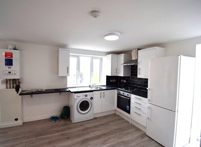 3 Bedroom Flat To Rent In Eleanor Gardens, Dagenham, RM8