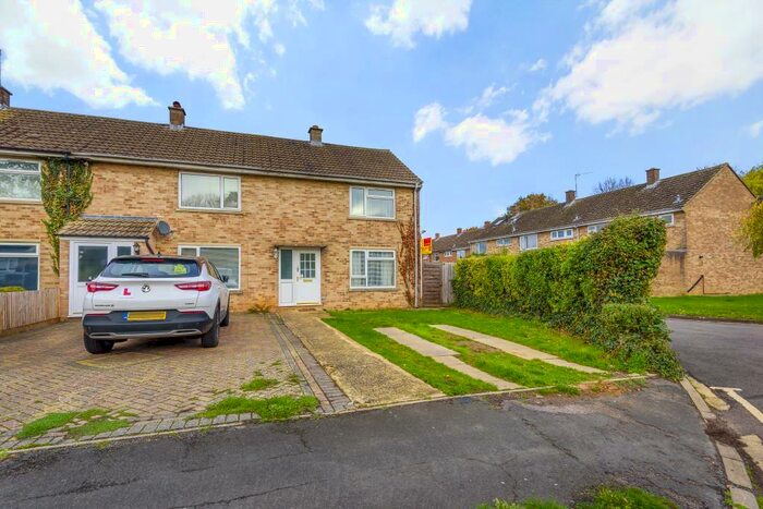 2 Bedroom End Of Terrace House To Rent In Balliol Road, Bicester, OX26