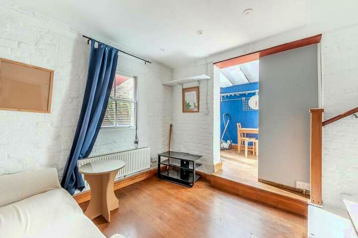 1 Bedroom Flat To Rent In Old Brompton Road, Earls Court, SW5
