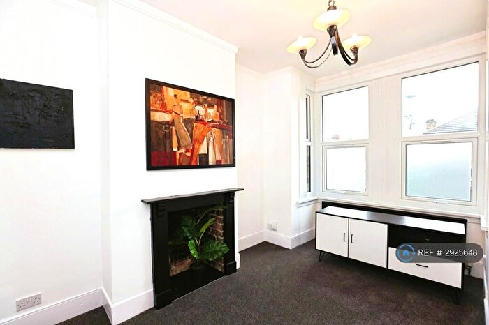 2 Bedroom Flat To Rent In Francis Road, London, E10