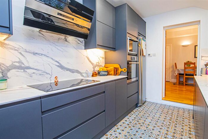 3 Bedroom Terraced House For Sale In Rockingham Road, Kettering, NN16