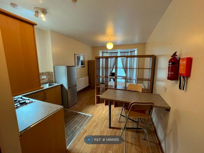 Studio To Rent In St. James Gardens, Swansea, SA1