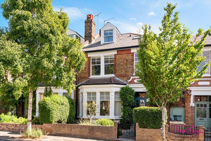 4 Bedroom Semi-Detached House To Rent In Gatcombe Road, London, N19