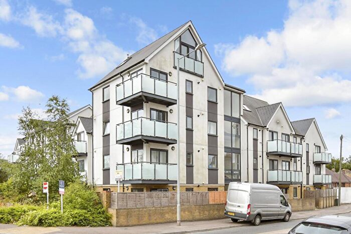 2 Bedroom Flat For Sale In London Road, Sittingbourne, Kent, ME10