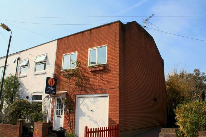 3 Bedroom Detached House To Rent In Albion Road, Twickenham, Uk, TW2