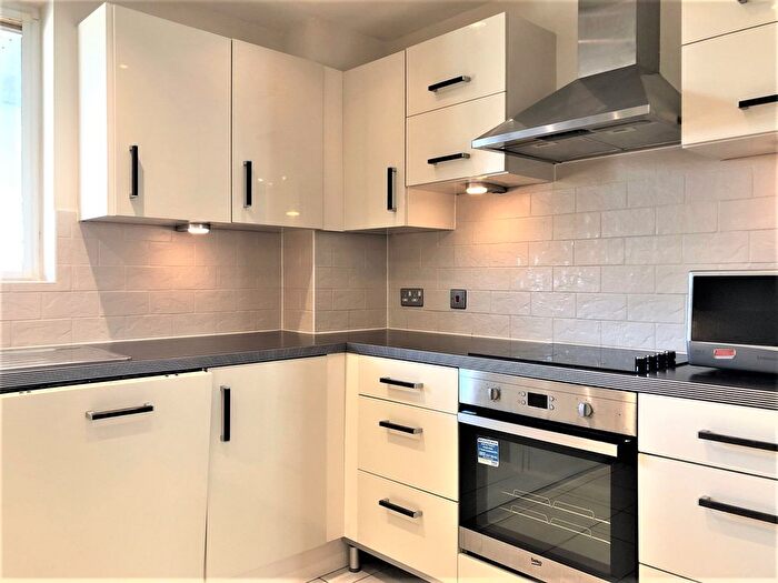 3 Bedroom Flat To Rent In Fenchurch Walk, Brighton, BN1