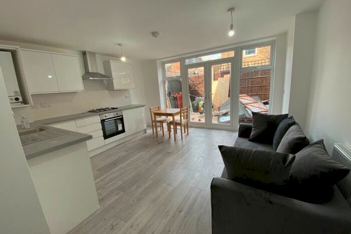 2 Bedroom Flat To Rent In St. Dunstans Road, London W6