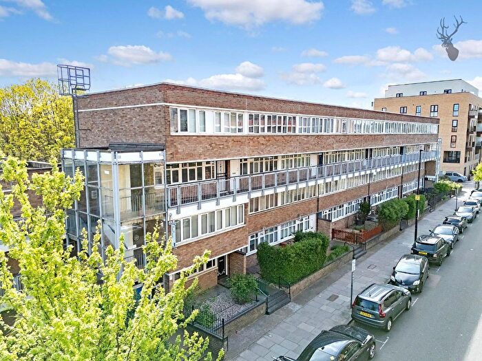 3 Bedroom Flat To Rent In Jubilee Street, E1