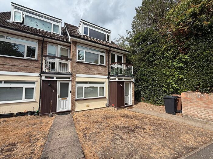1 Bedroom Flat For Sale In St. Peters Close, Bushey Heath, Bushey, WD23