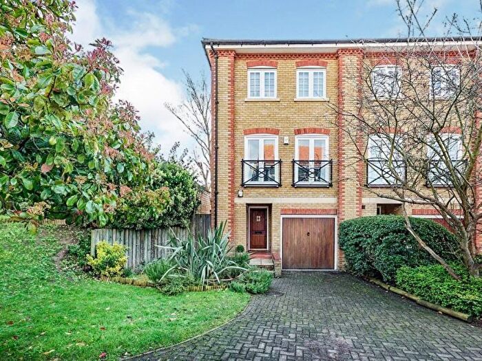 4 Bedroom Town House For Sale In Belvedere Close, Faversham, ME13